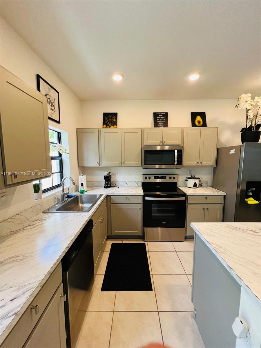 711 SW 11th St Florida City, FL 33034