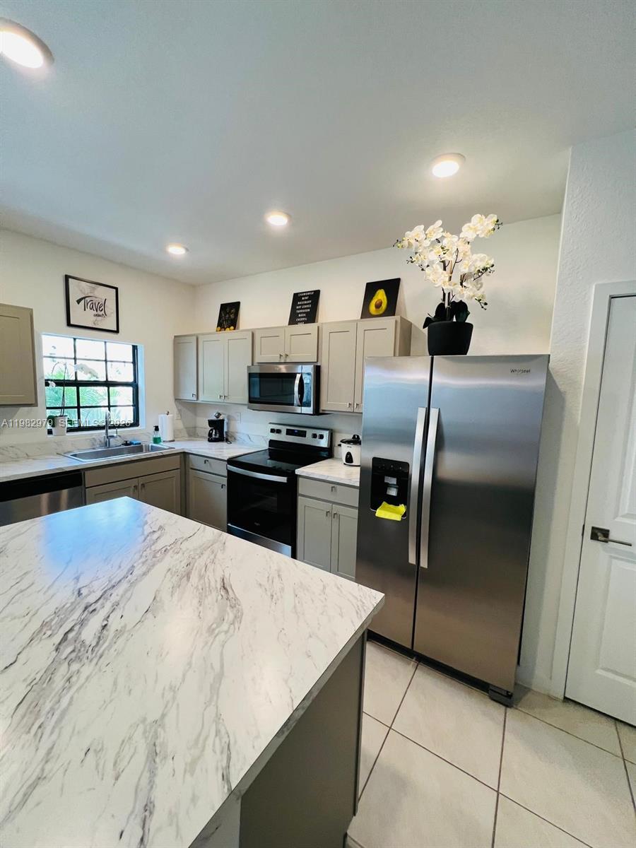 711 SW 11th St Florida City, FL 33034