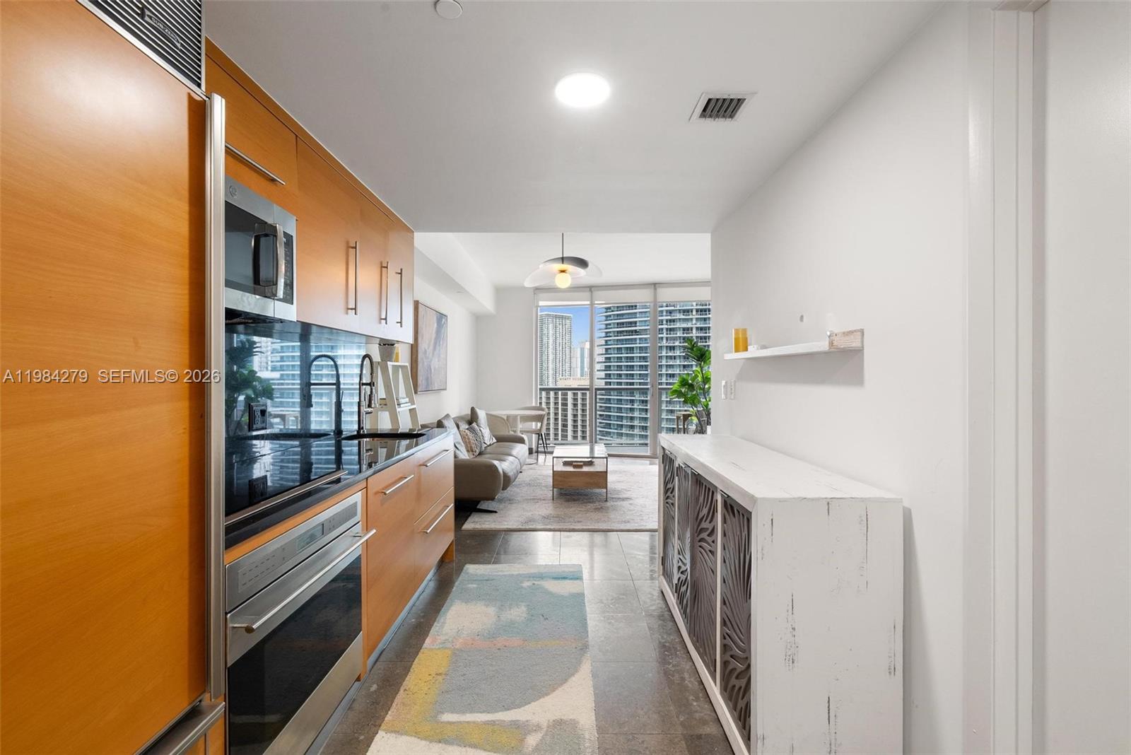 465 Brickell Ave #2604 Miami, FL 33131