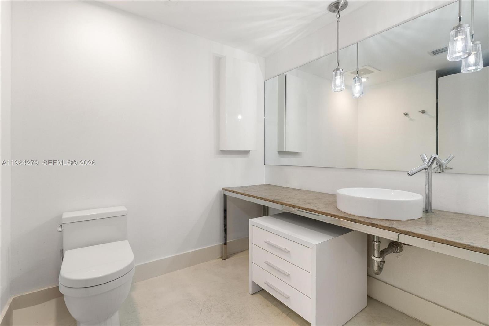 465 Brickell Ave #2604 Miami, FL 33131