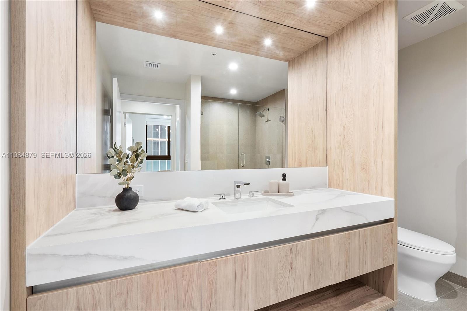 11 NE 6th St #1805 Miami, FL 33132