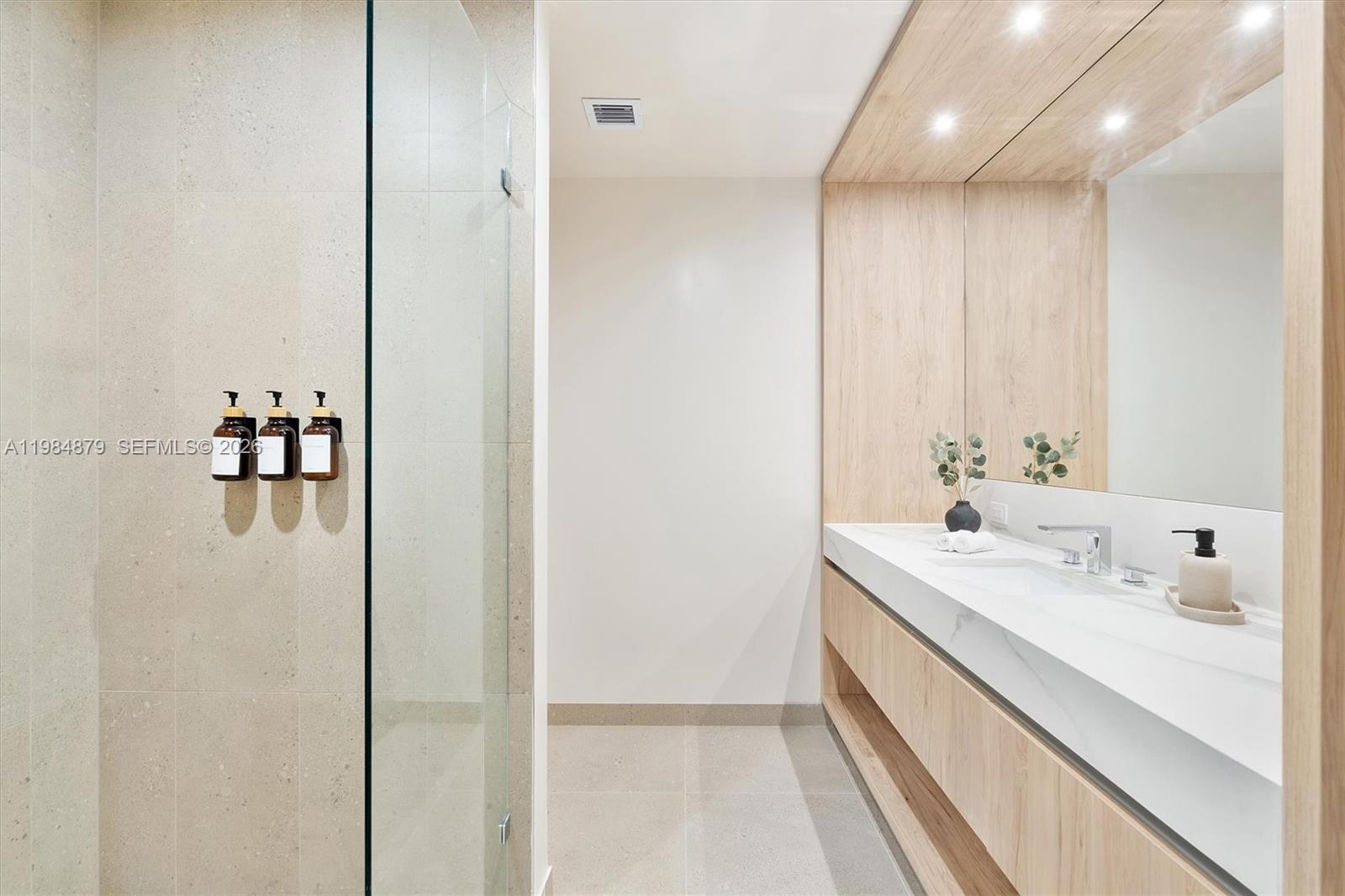 11 NE 6th St #1805 Miami, FL 33132