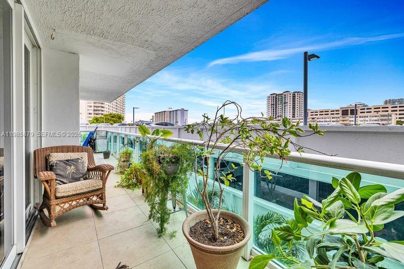100 Bayview Dr #228 Sunny Isles Beach, FL 33160