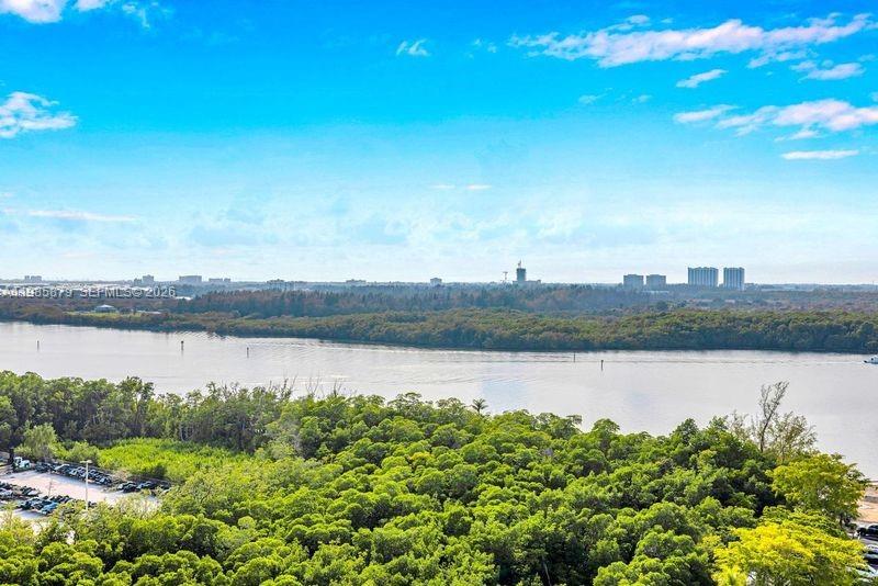 100 Bayview Dr #228 Sunny Isles Beach, FL 33160