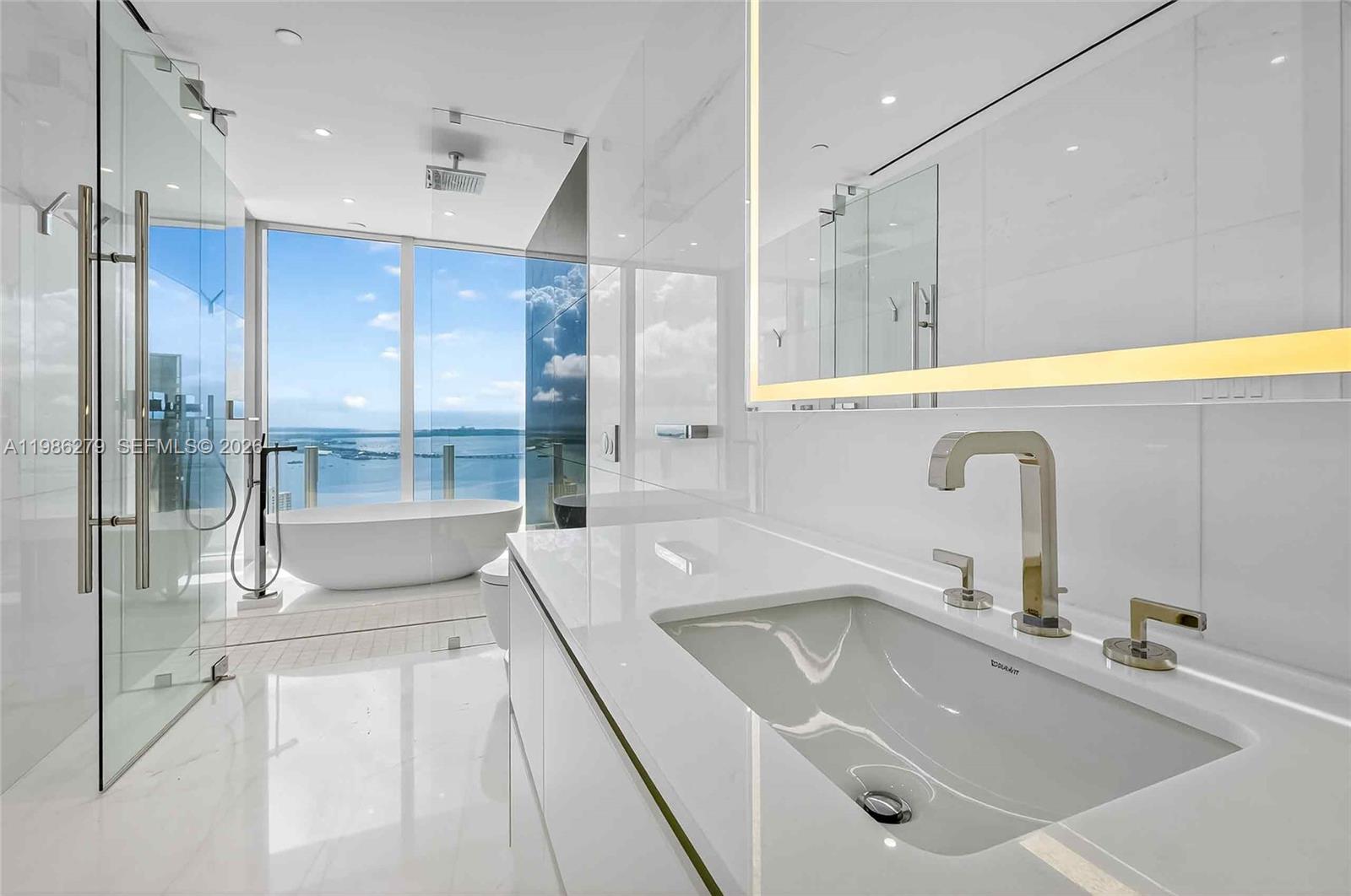 300 Biscayne Blvd Way #4901E Miami, FL 33131