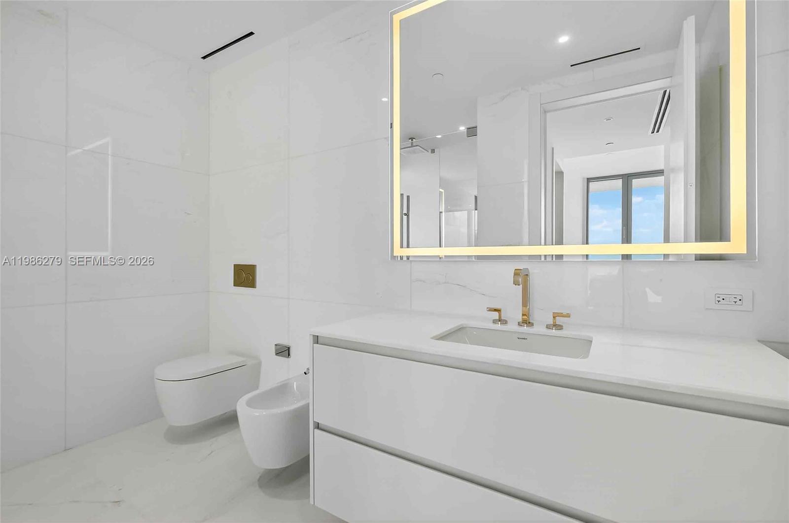 300 Biscayne Blvd Way #4901E Miami, FL 33131