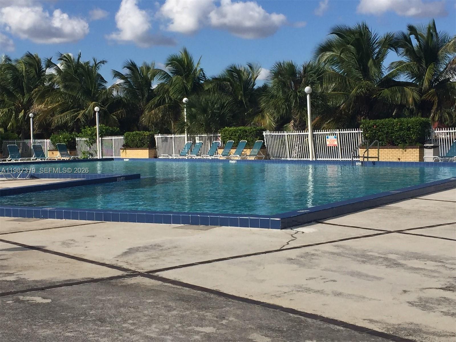 14211 N Kendall Dr #201E