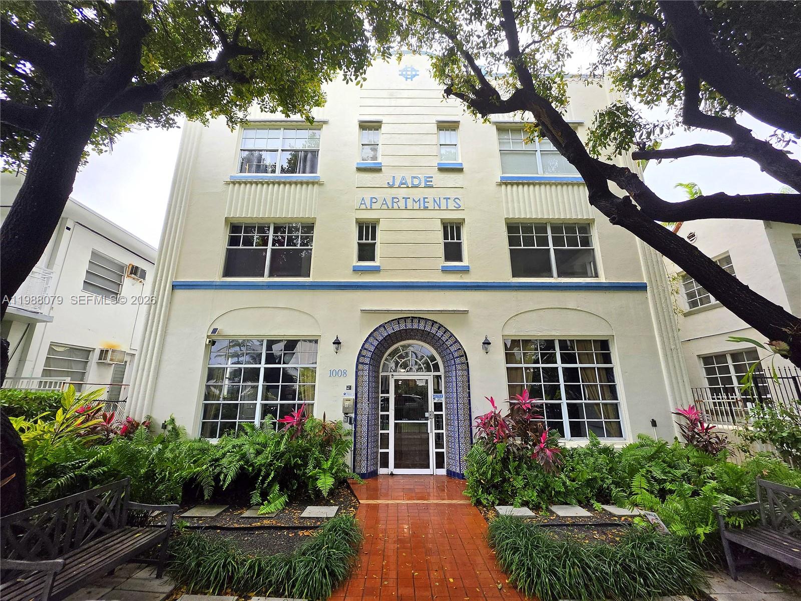 1008 Jefferson Ave #103