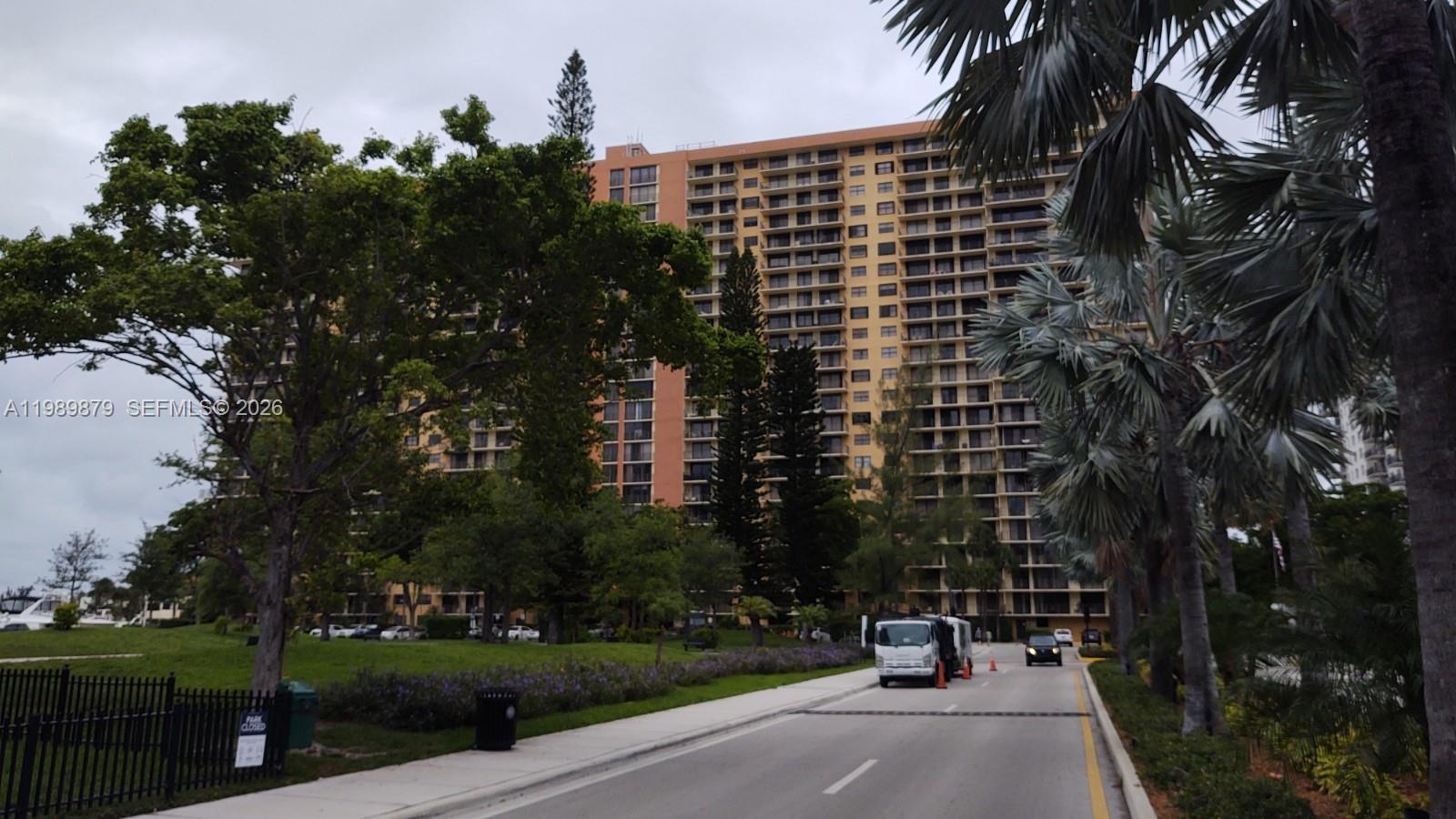 image Winston Towers 7002