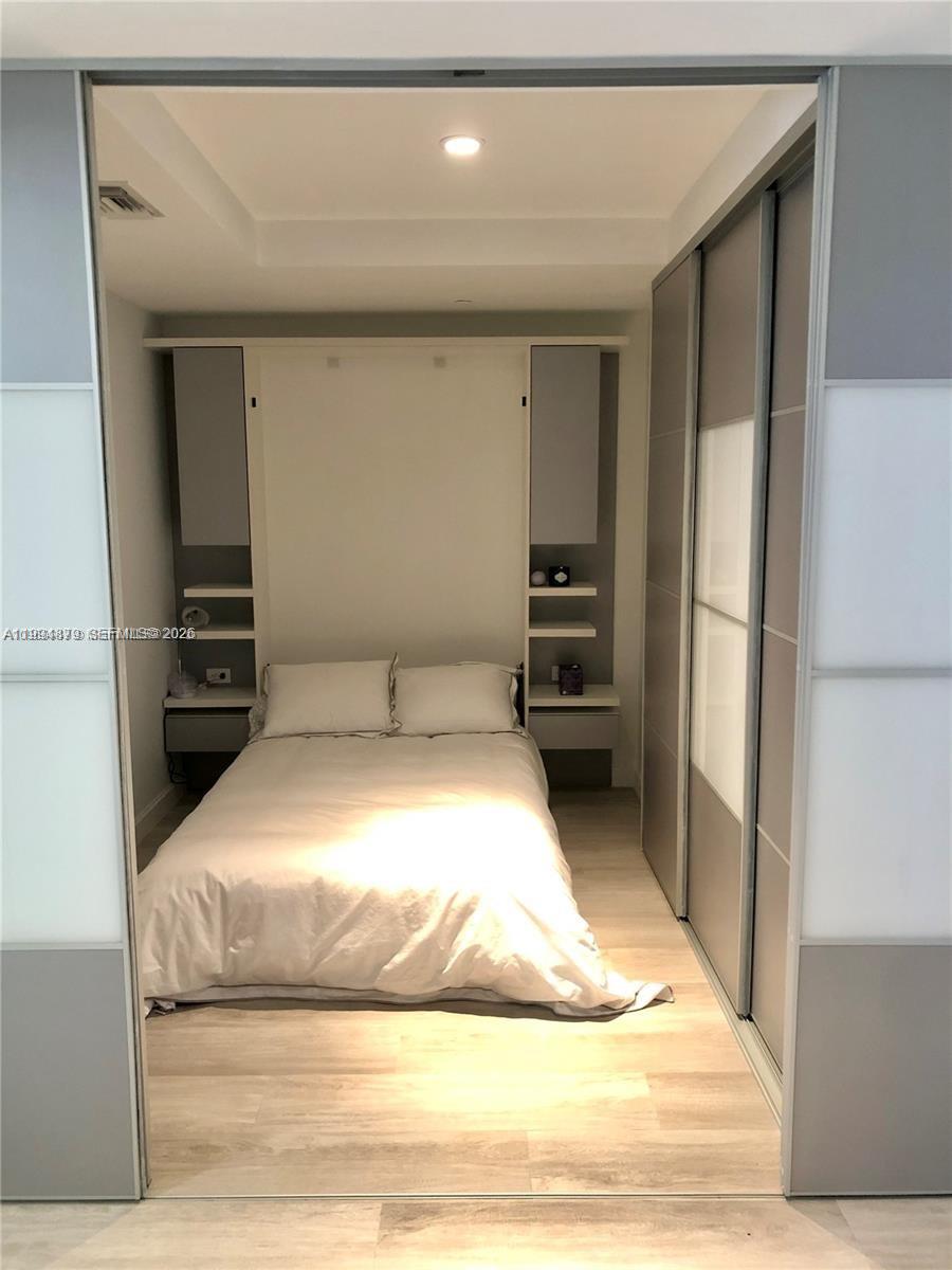 45 SW 9th St #2004 Miami, FL 33130