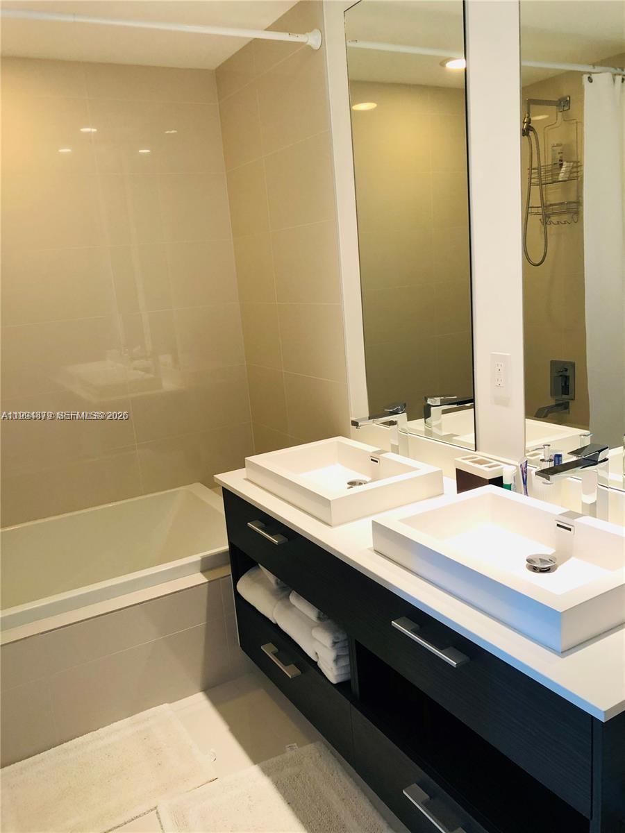 45 SW 9th St #2004 Miami, FL 33130