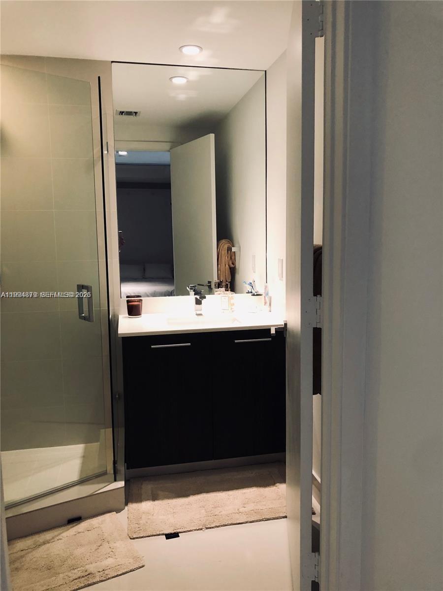 45 SW 9th St #2004 Miami, FL 33130