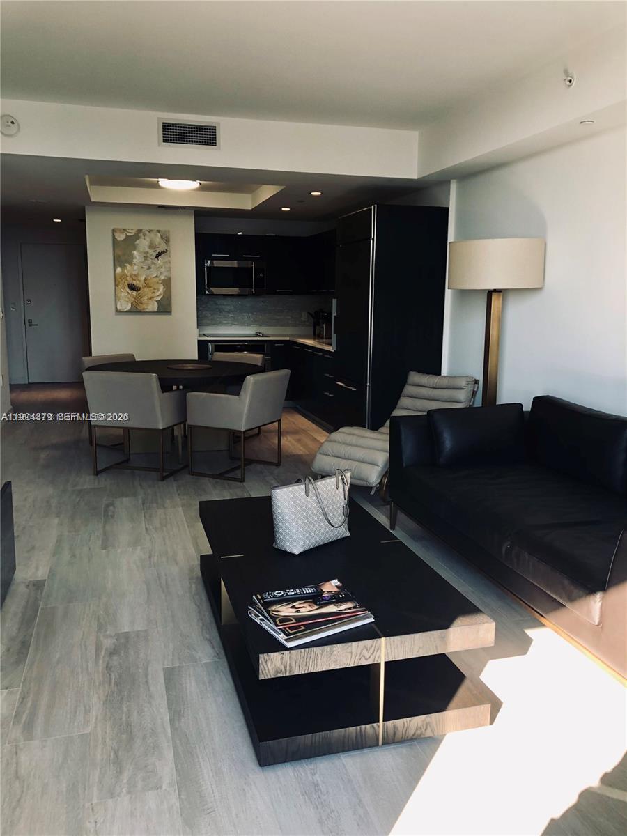 45 SW 9th St #2004 Miami, FL 33130