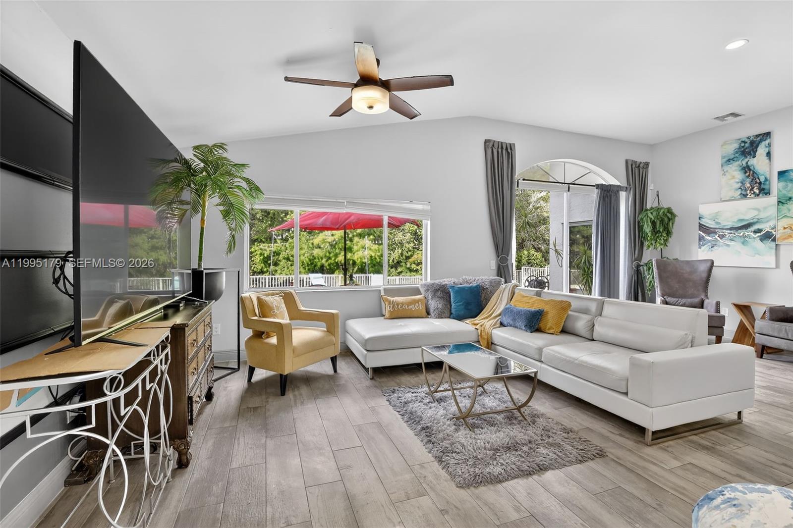 284 SW 180th Ave Pembroke Pines, FL 33029