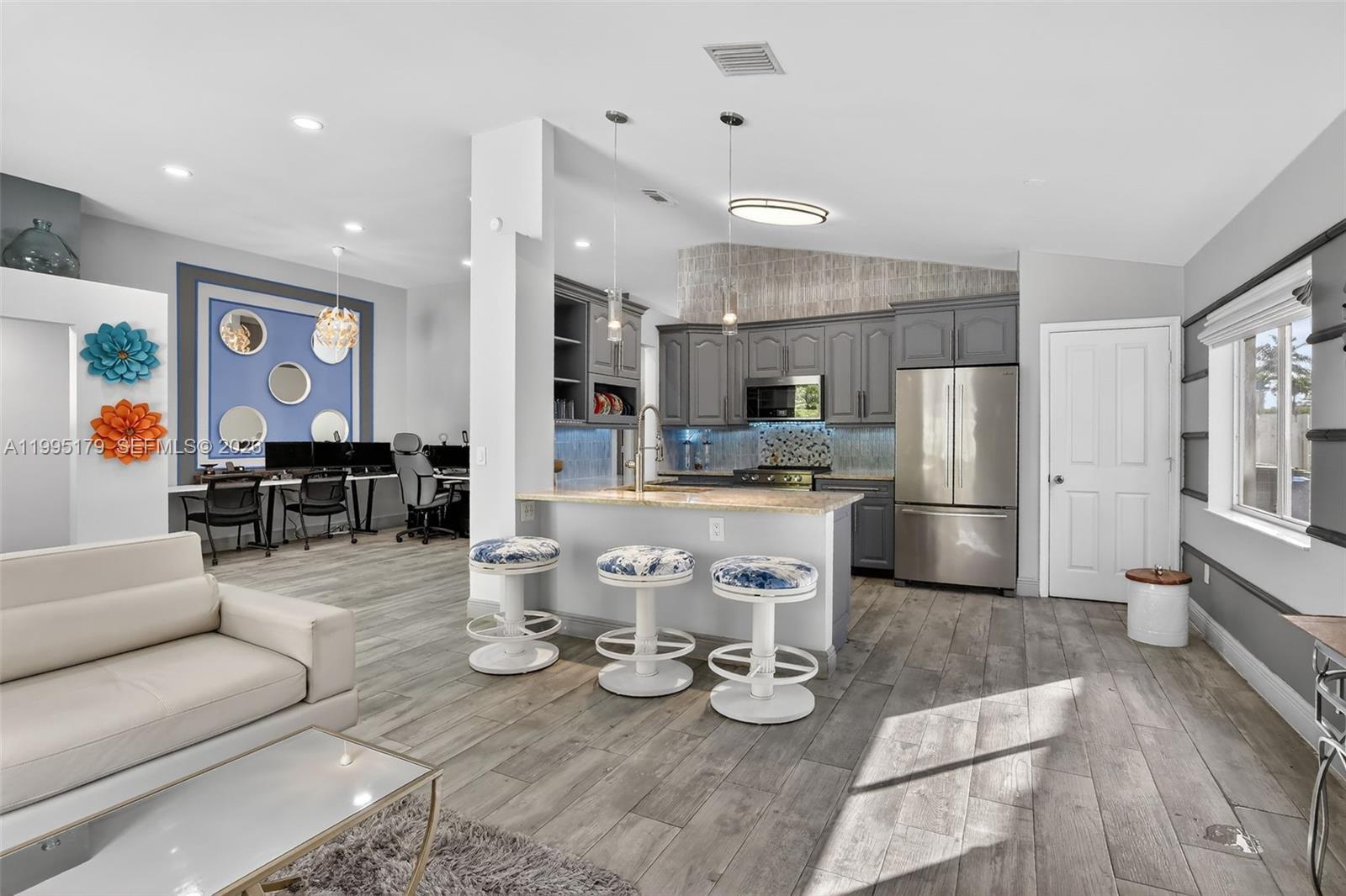 284 SW 180th Ave Pembroke Pines, FL 33029