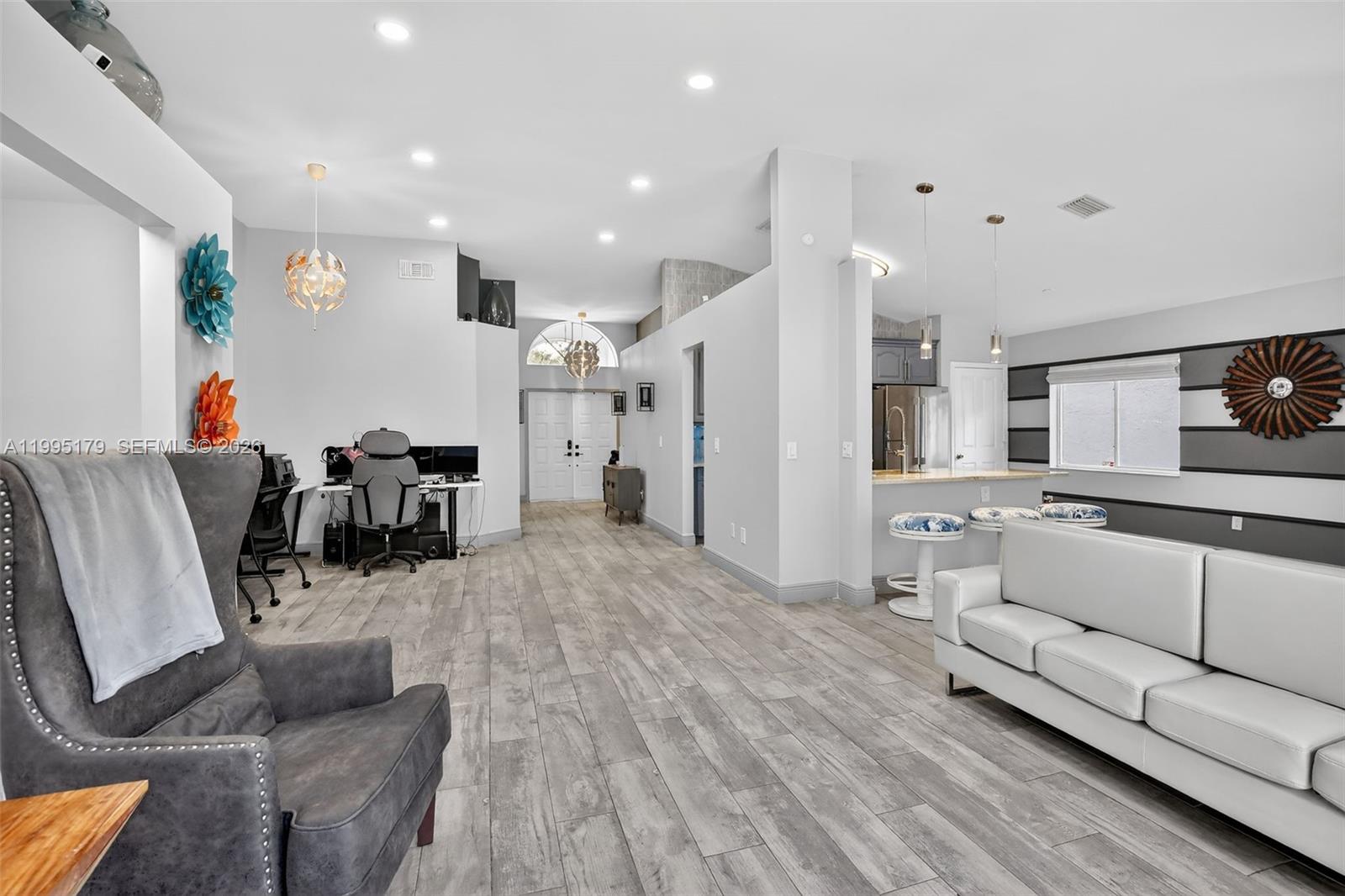 284 SW 180th Ave Pembroke Pines, FL 33029