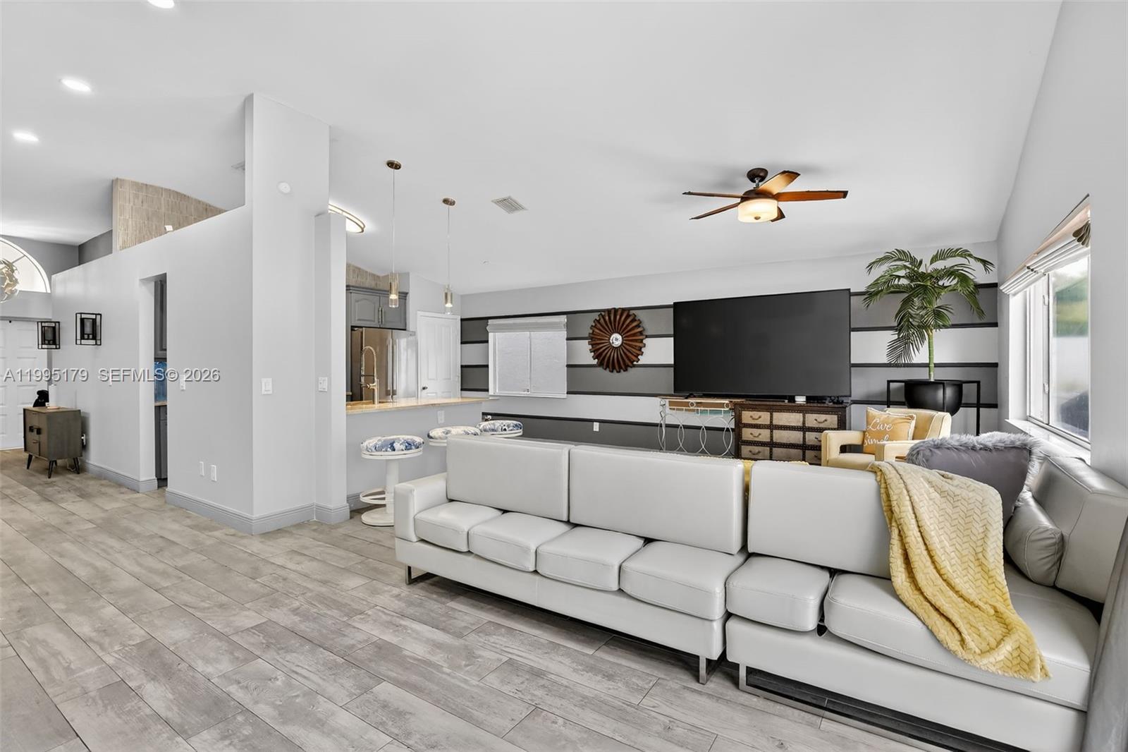 284 SW 180th Ave Pembroke Pines, FL 33029