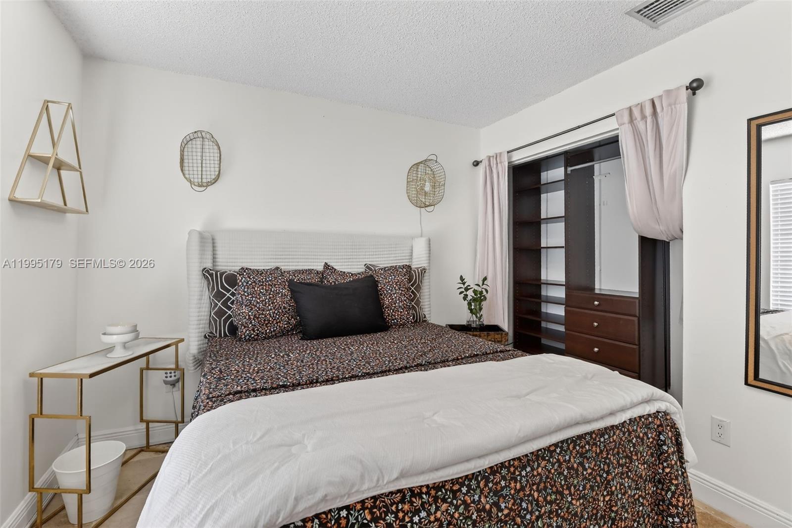 284 SW 180th Ave Pembroke Pines, FL 33029