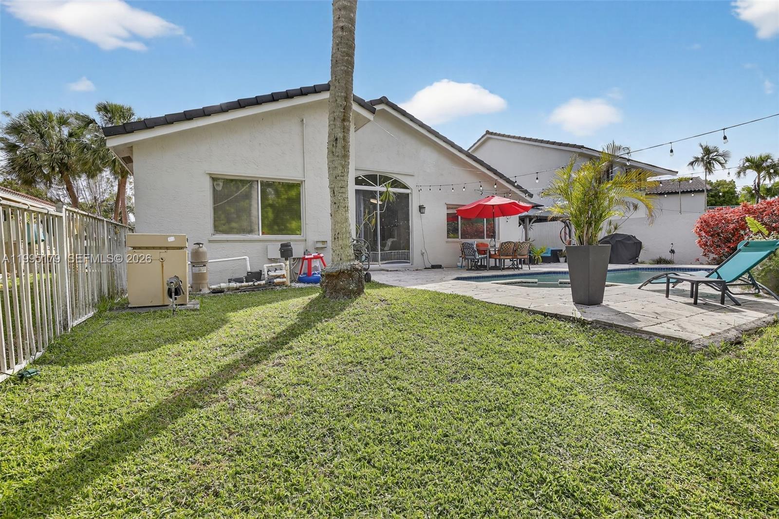 284 SW 180th Ave Pembroke Pines, FL 33029