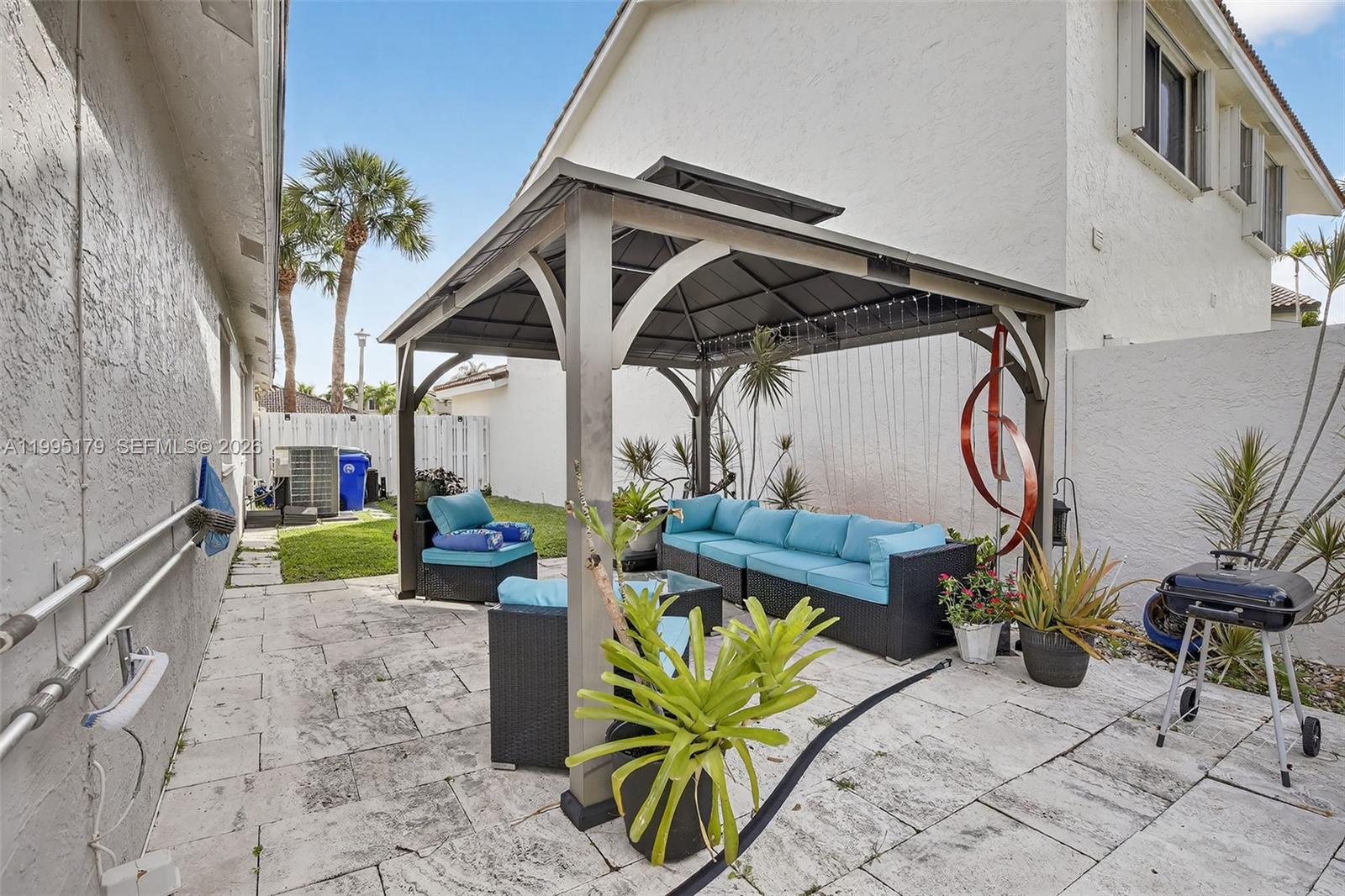 284 SW 180th Ave Pembroke Pines, FL 33029