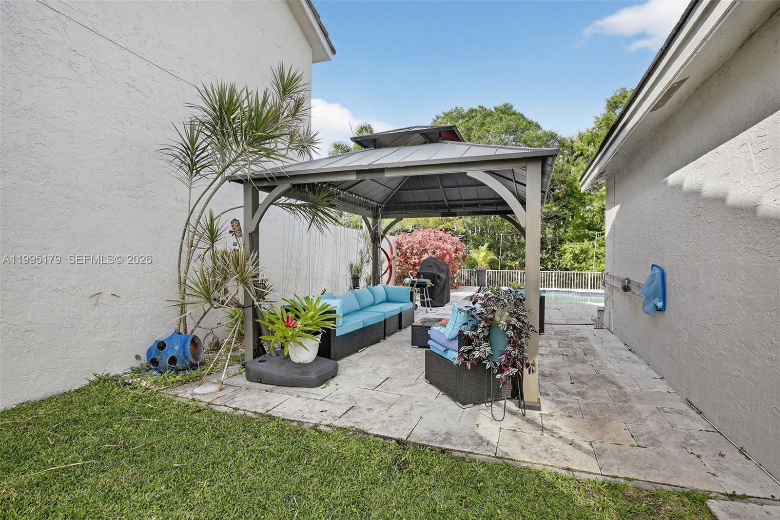 284 SW 180th Ave Pembroke Pines, FL 33029