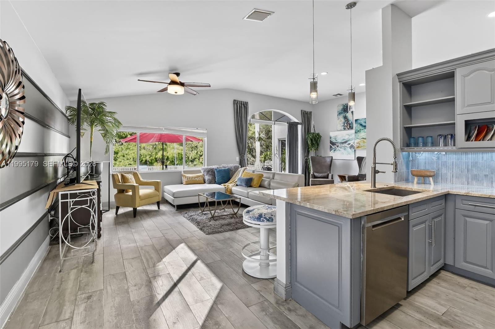 284 SW 180th Ave Pembroke Pines, FL 33029