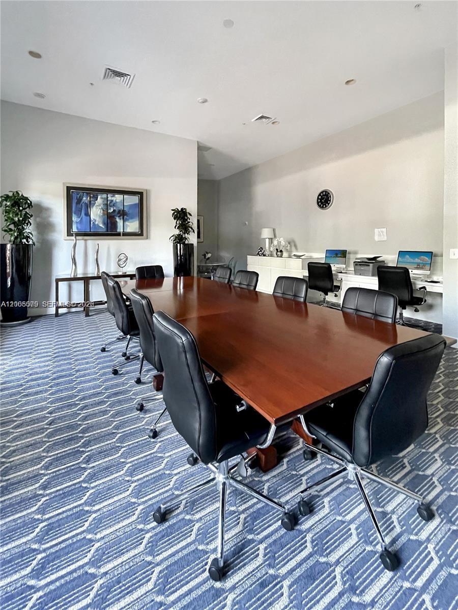 image The Venture at Aventura15