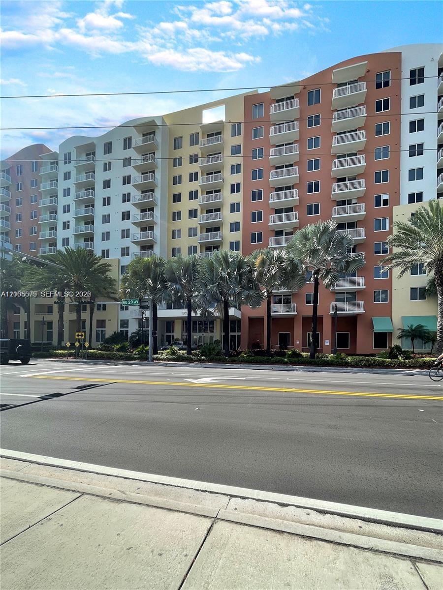 image The Venture at Aventura18