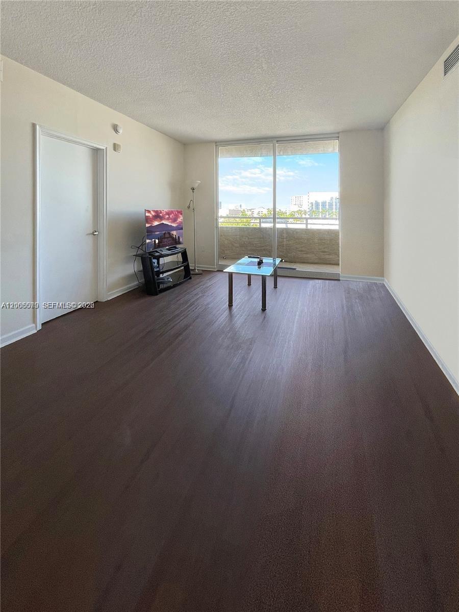 image The Venture at Aventura4