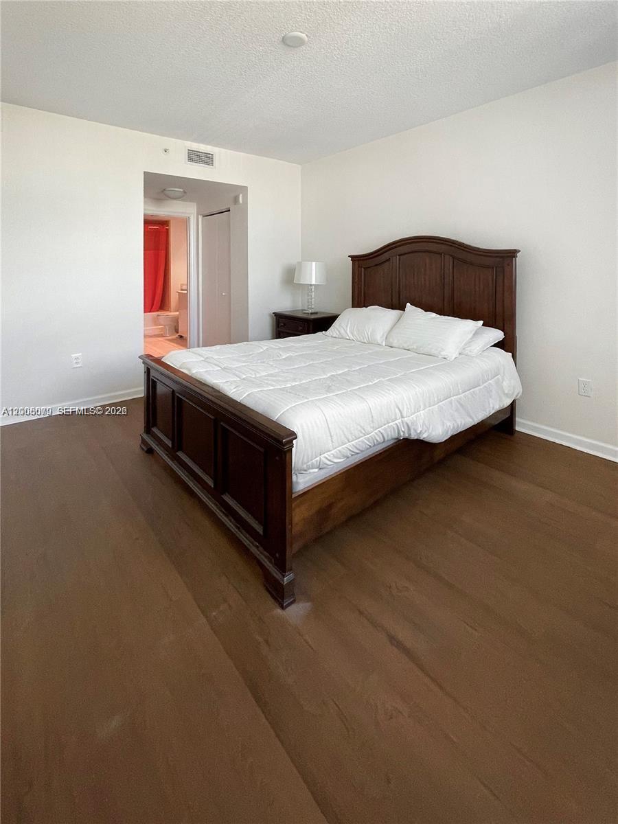 image The Venture at Aventura5