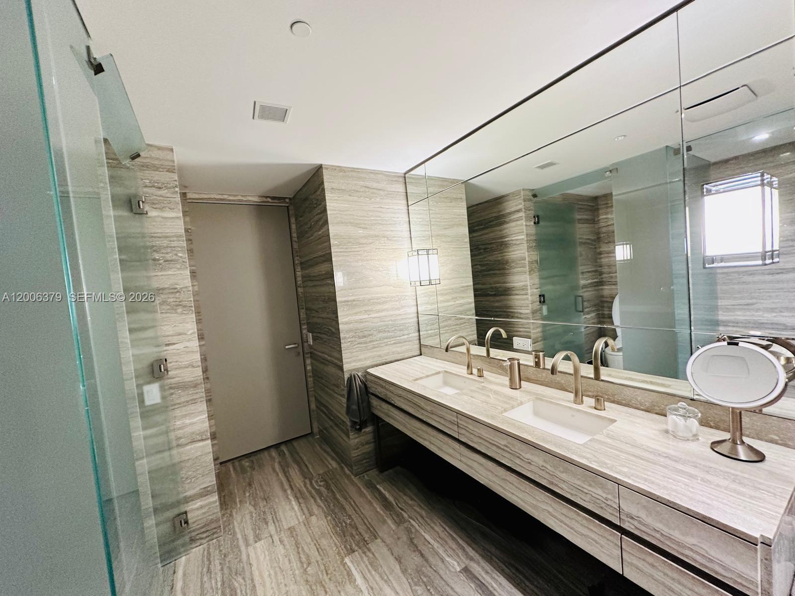 18975 Collins Ave #304 Sunny Isles Beach, FL 33160