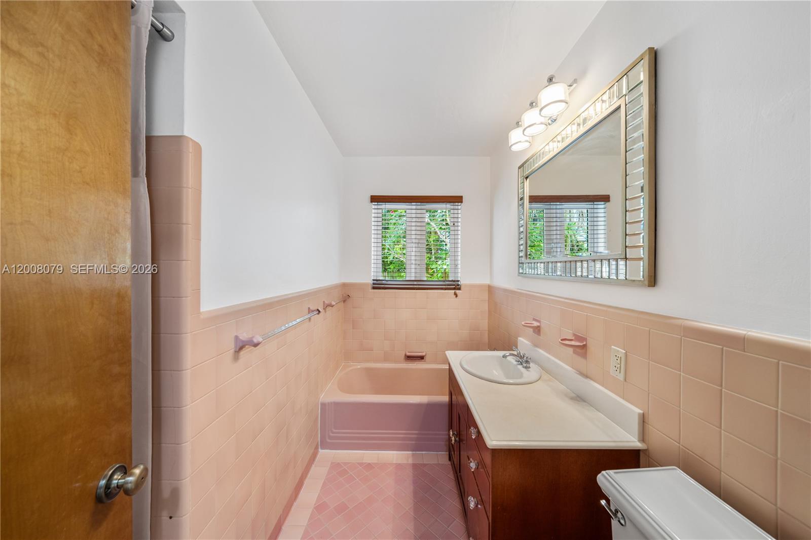 739 Lakeview Dr Miami Beach, FL 33140