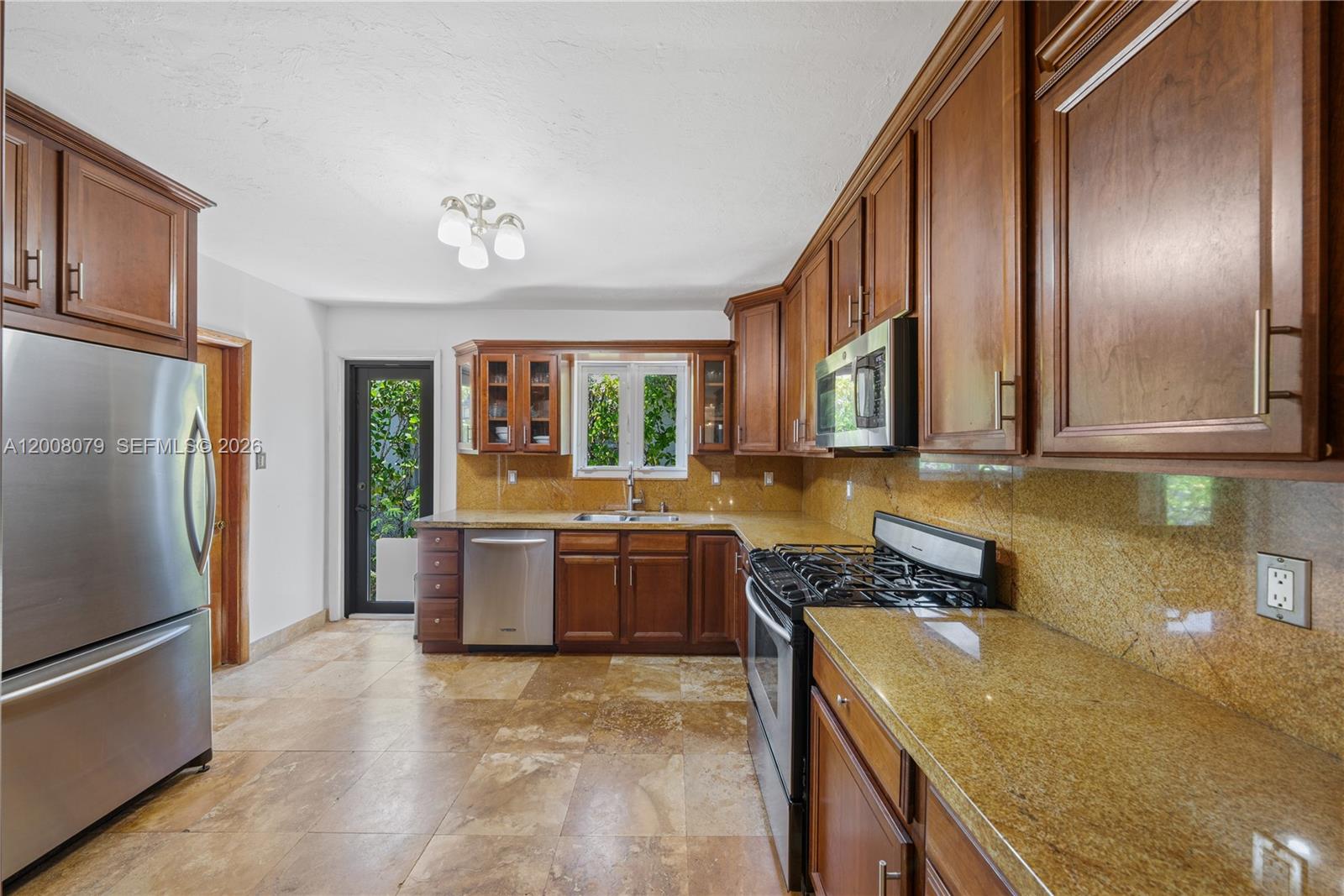 739 Lakeview Dr Miami Beach, FL 33140