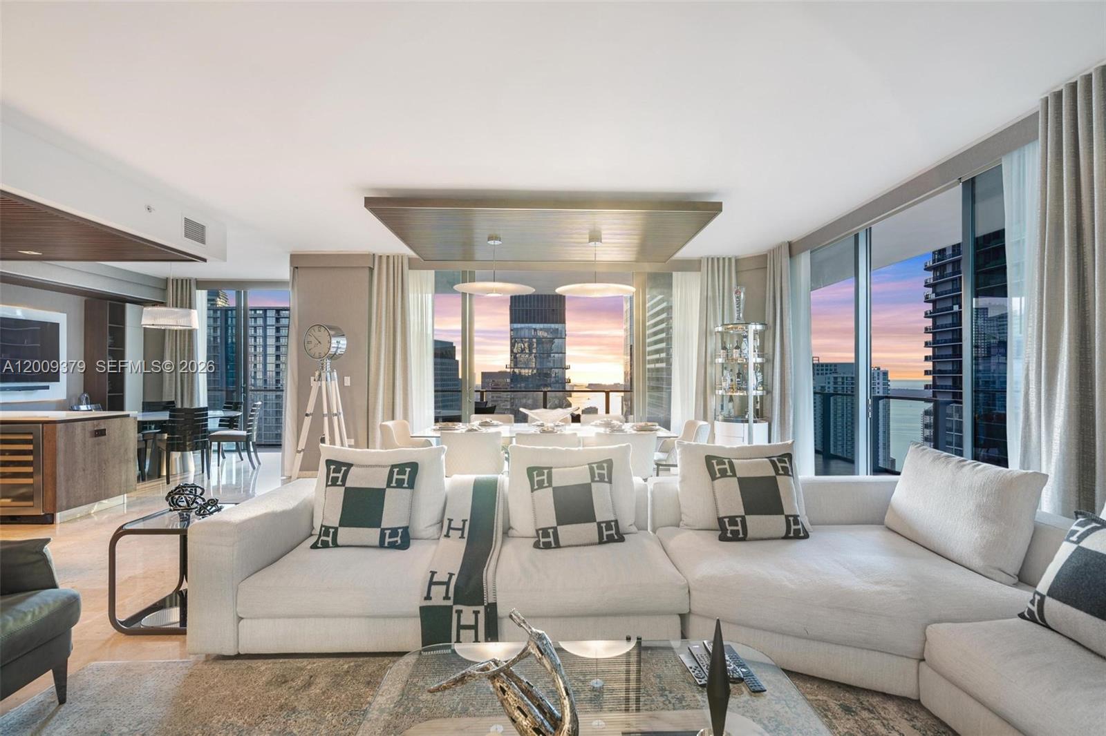 88 SW 7th St #3801 Miami, FL 33130