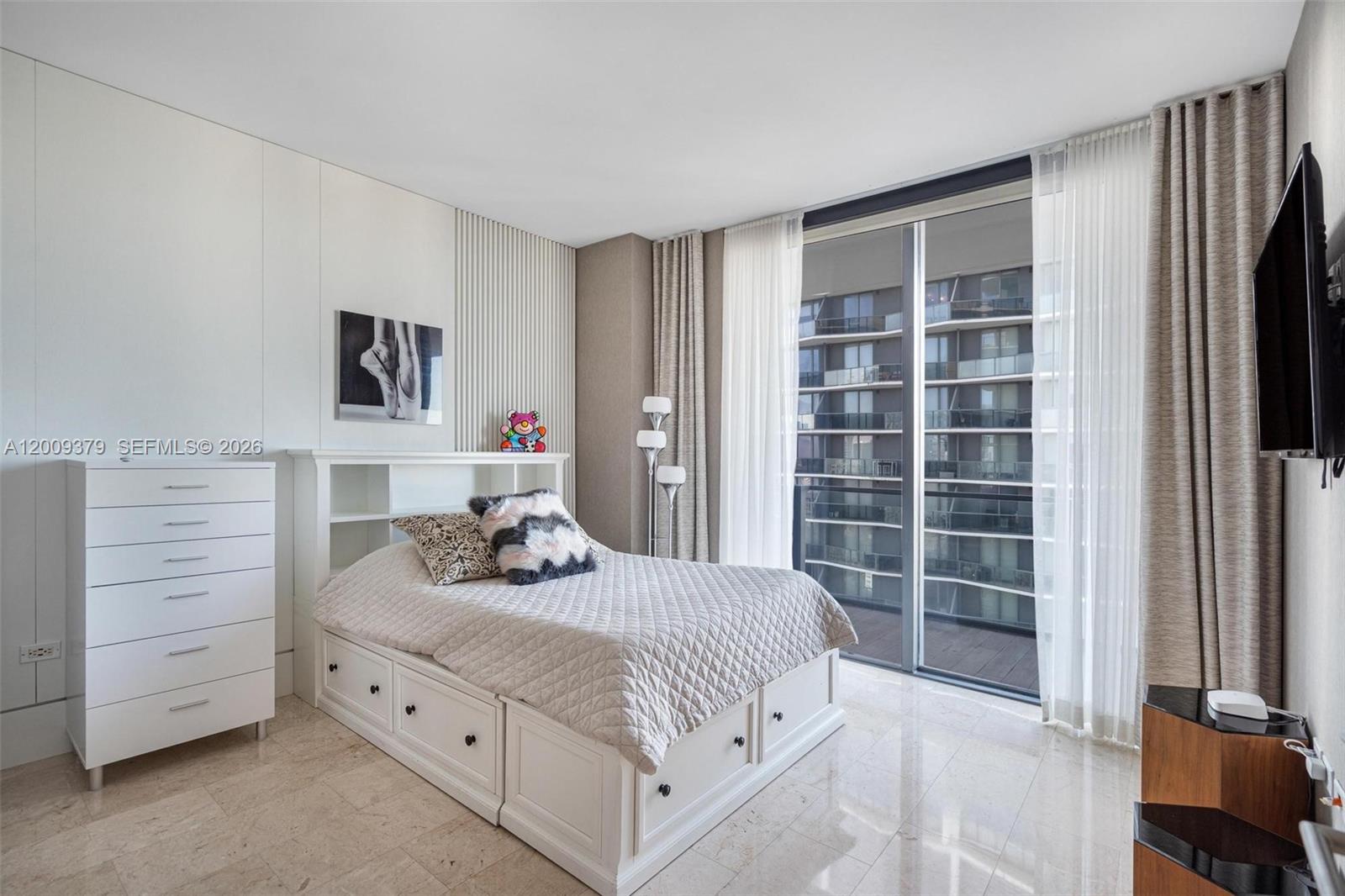 88 SW 7th St #3801 Miami, FL 33130