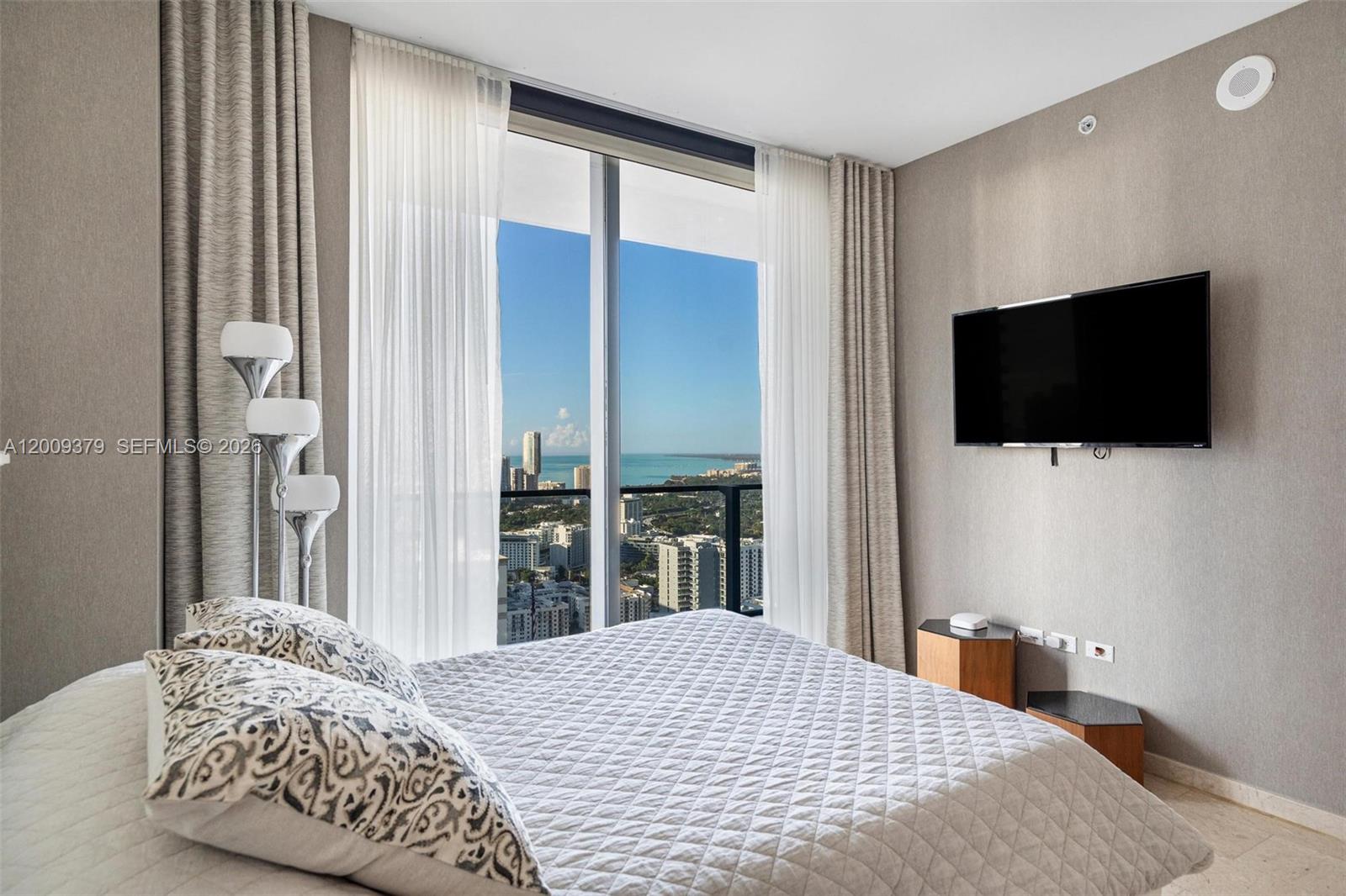 88 SW 7th St #3801 Miami, FL 33130