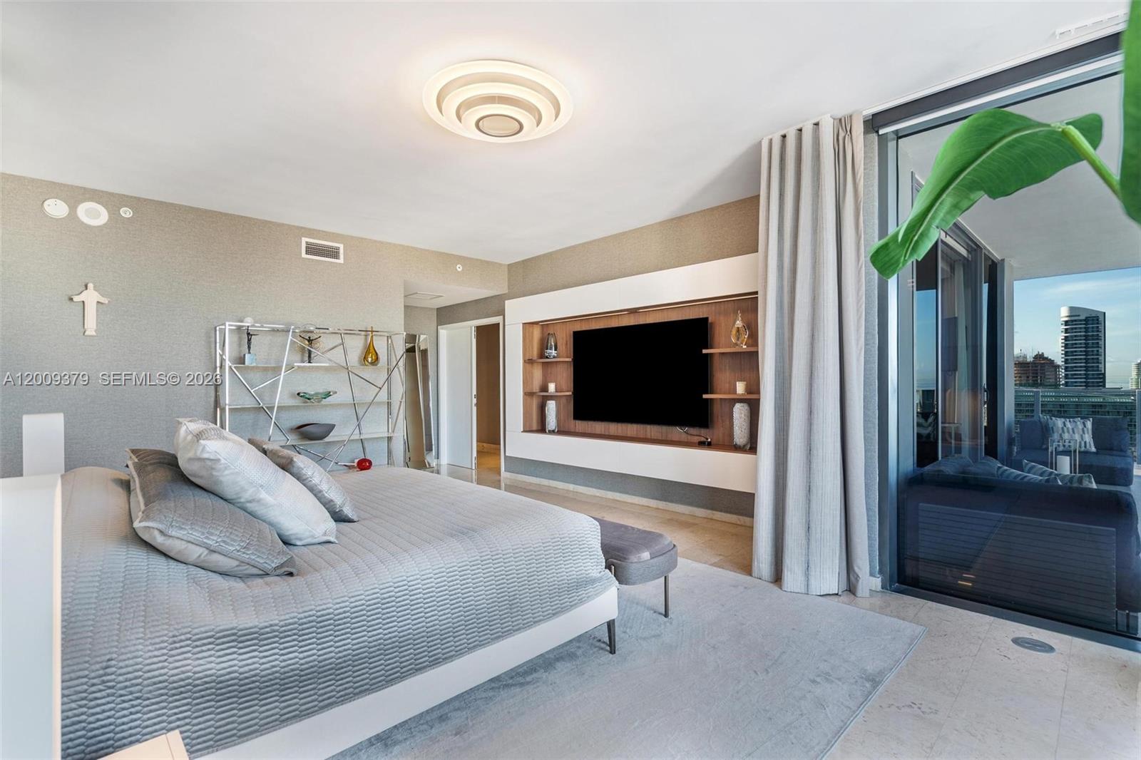 88 SW 7th St #3801 Miami, FL 33130