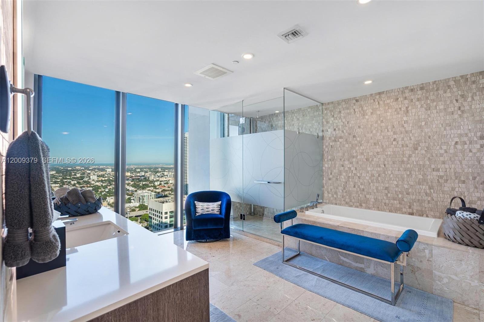 88 SW 7th St #3801 Miami, FL 33130