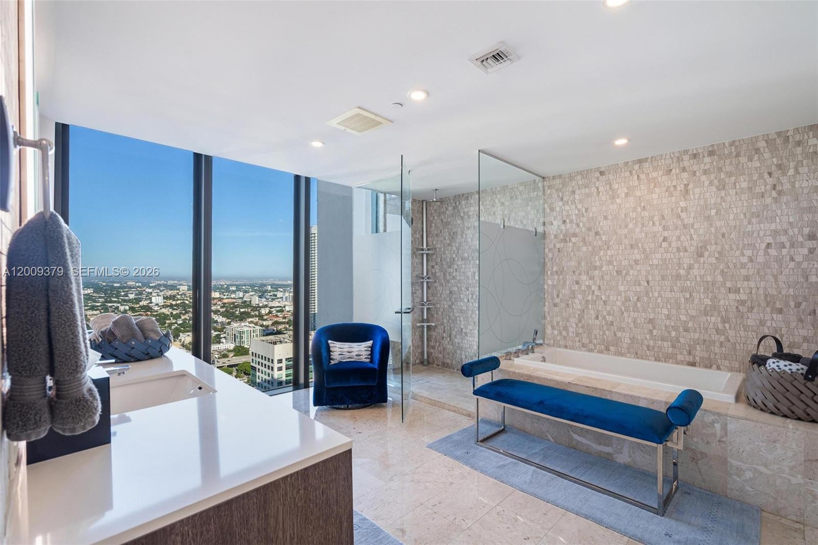 88 SW 7th St #3801 Miami, FL 33130