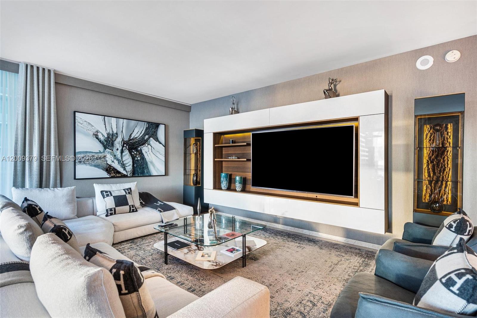 88 SW 7th St #3801 Miami, FL 33130