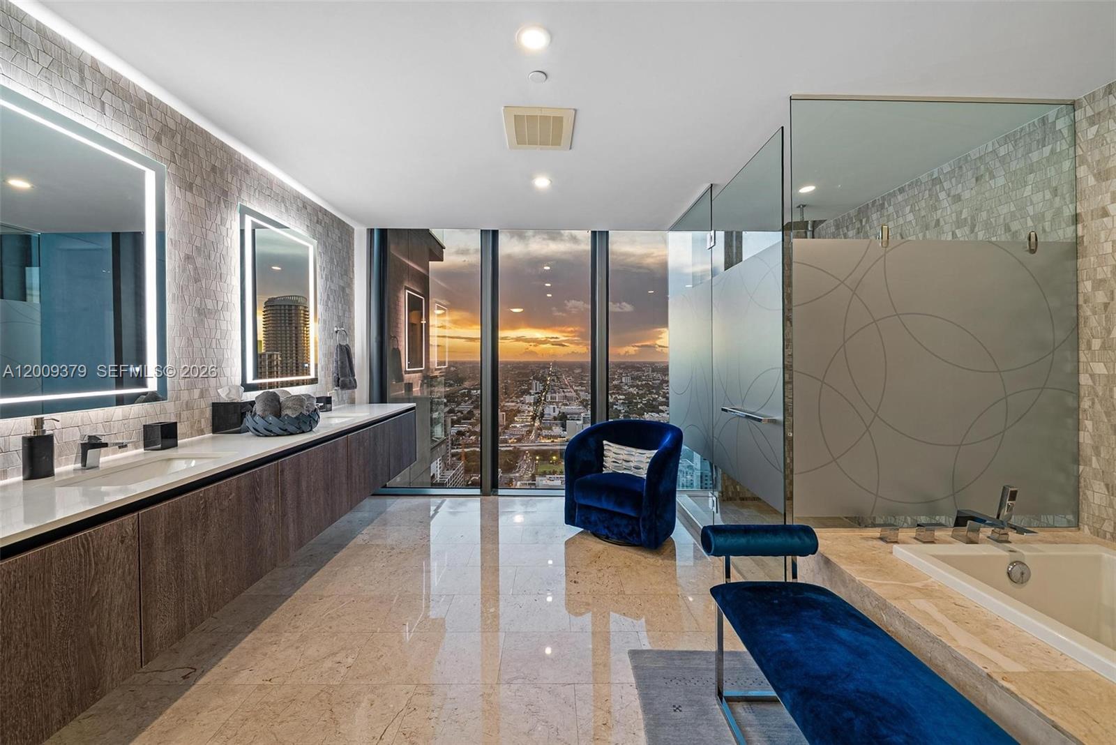 88 SW 7th St #3801 Miami, FL 33130