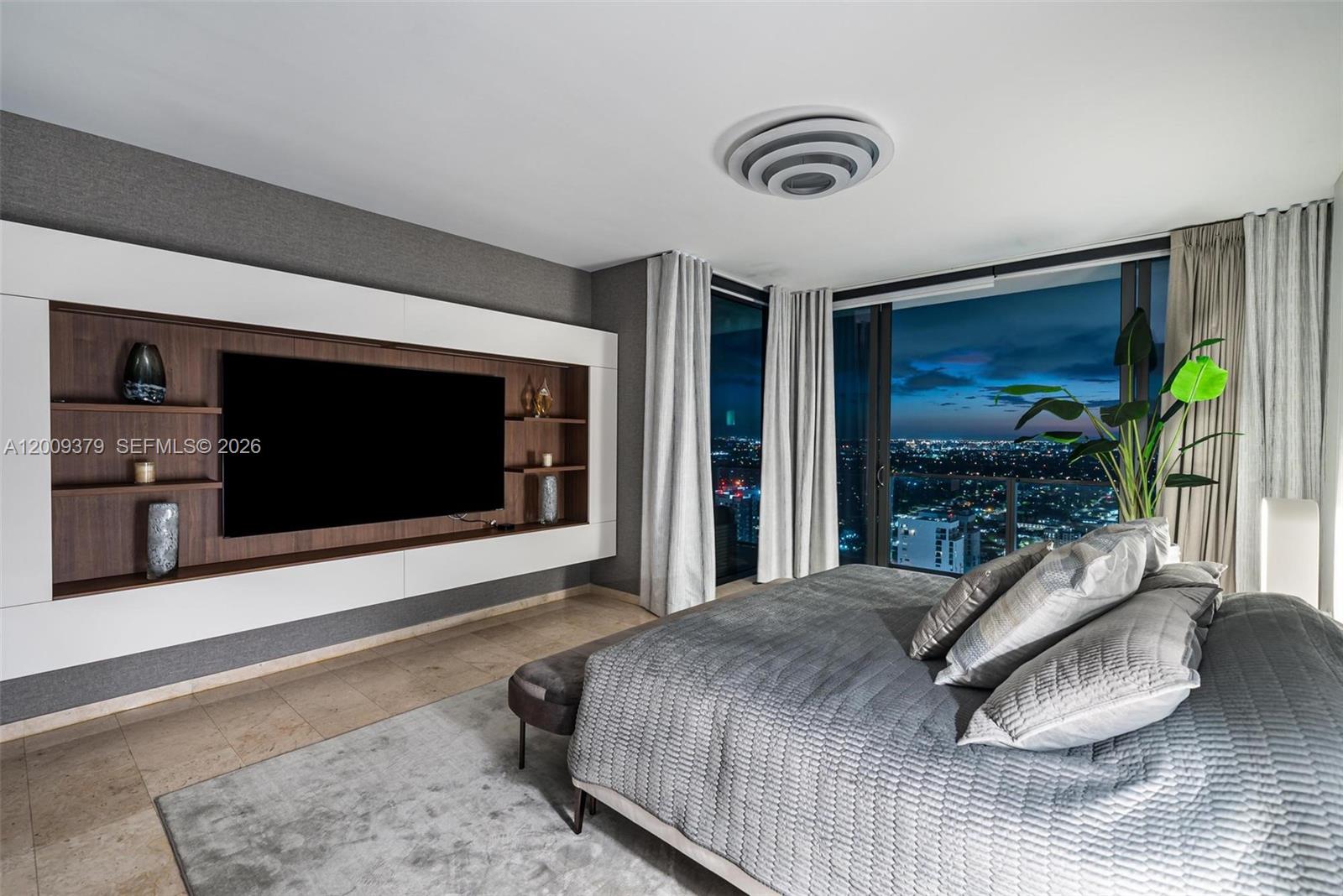 88 SW 7th St #3801 Miami, FL 33130