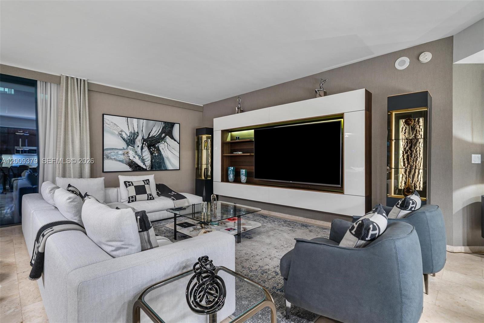 88 SW 7th St #3801 Miami, FL 33130