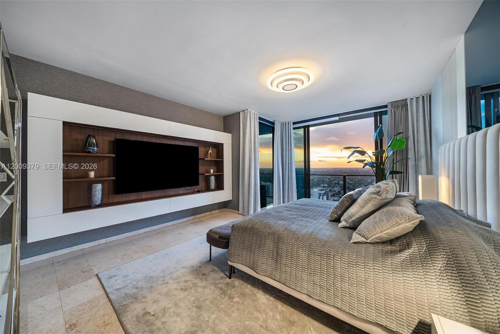 88 SW 7th St #3801 Miami, FL 33130