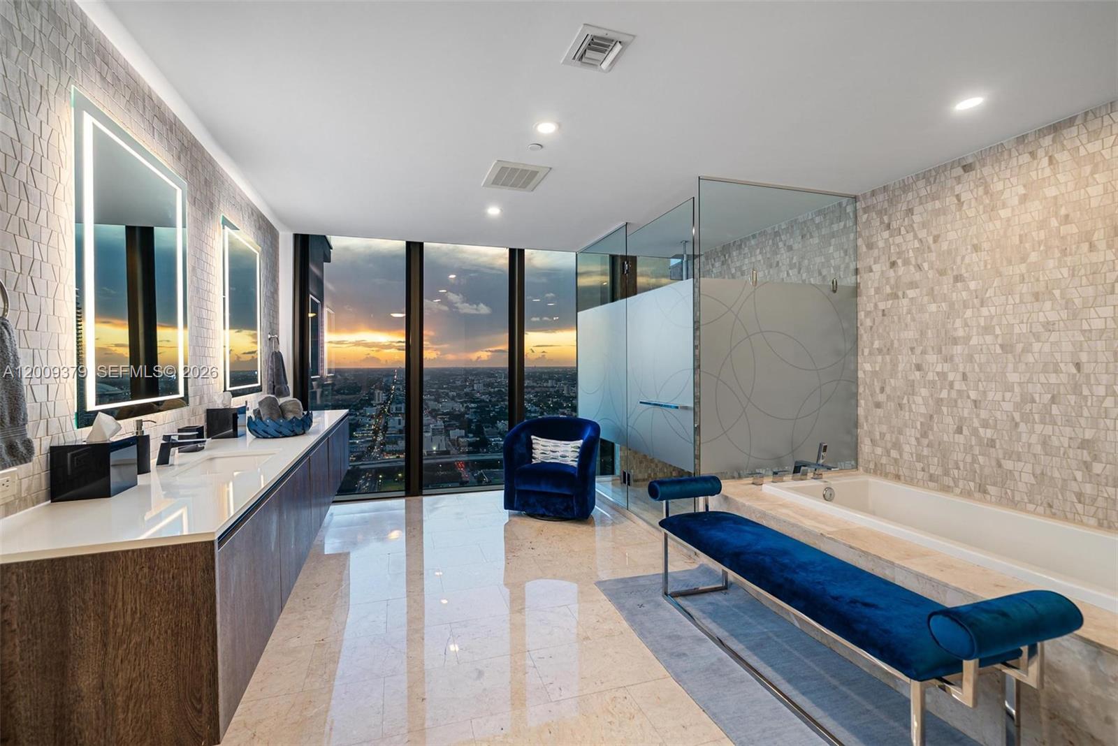 88 SW 7th St #3801 Miami, FL 33130