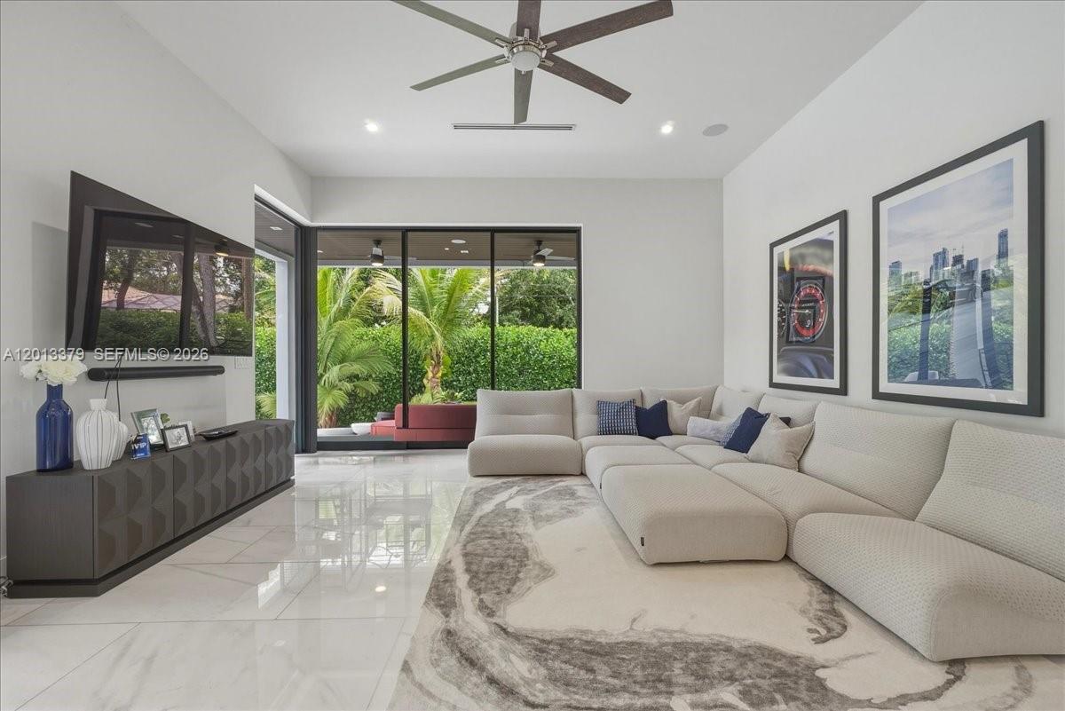 6785 SW 99th Ter Pinecrest, FL 33156