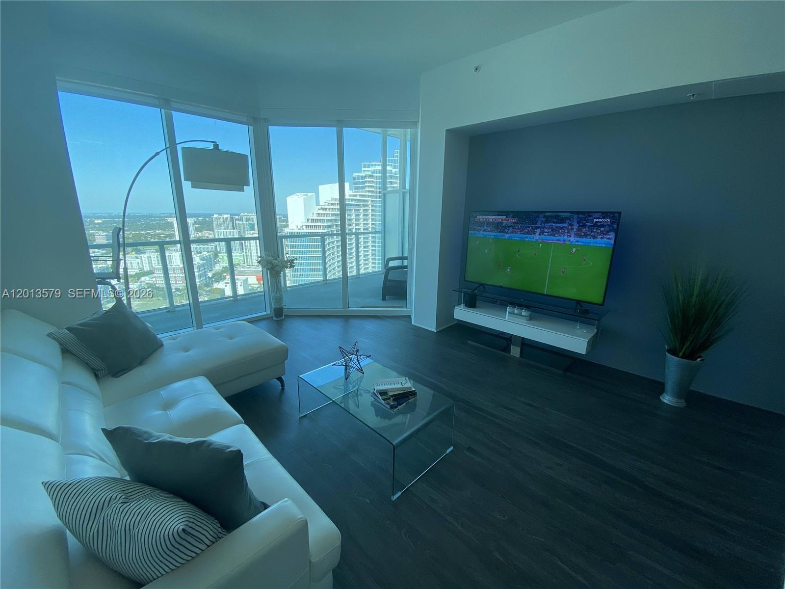 1900 N Bayshore Dr #4116