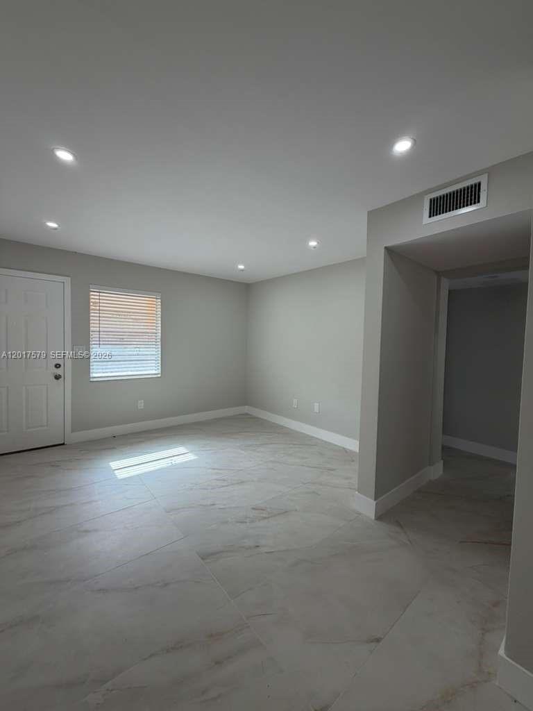 932 NW 5th St #3