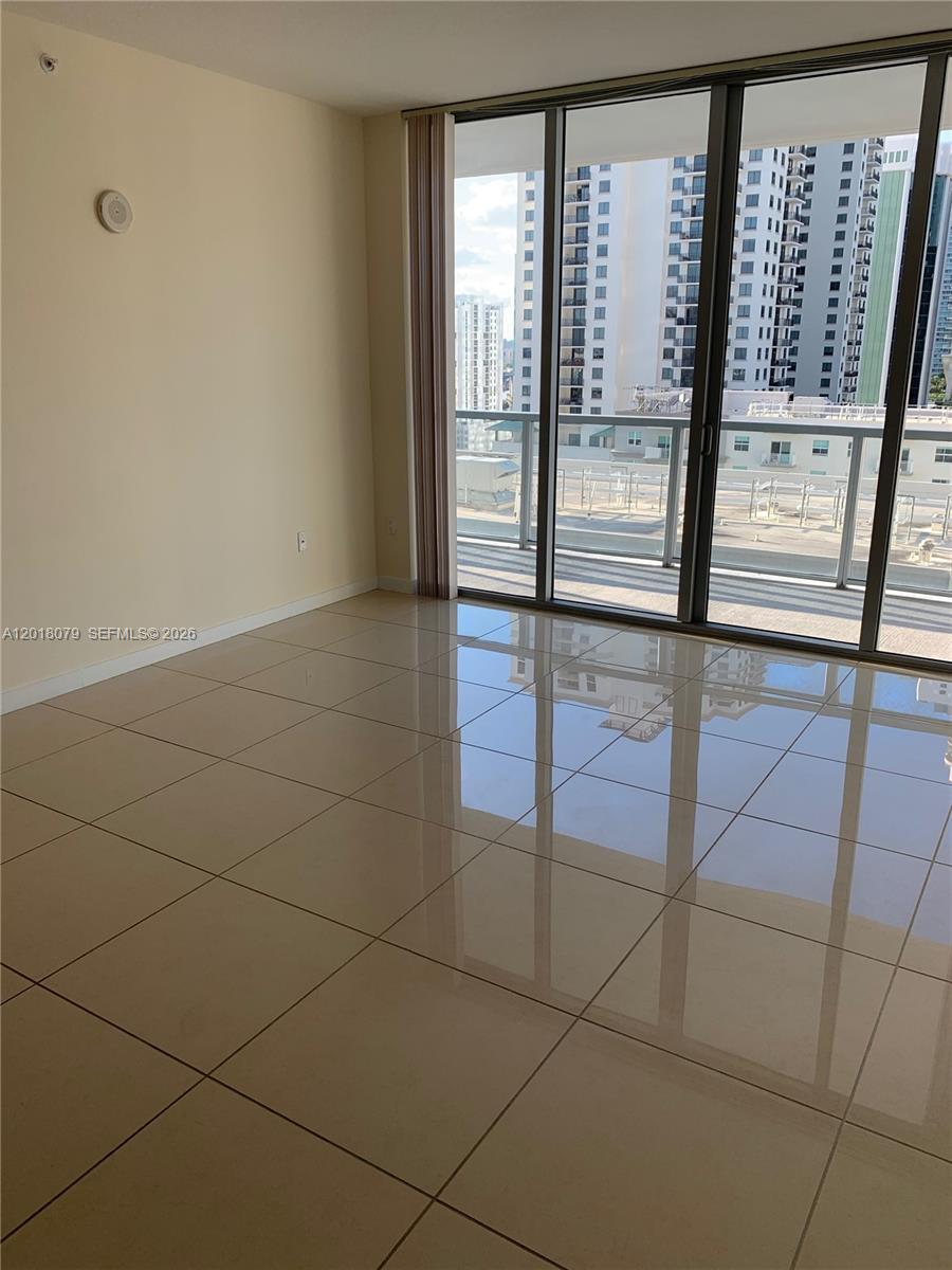 image Axis on Brickell North33
