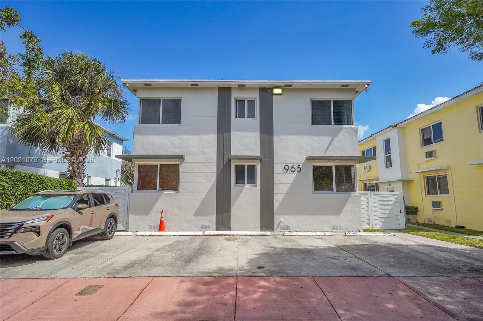 965 Bay Dr #8